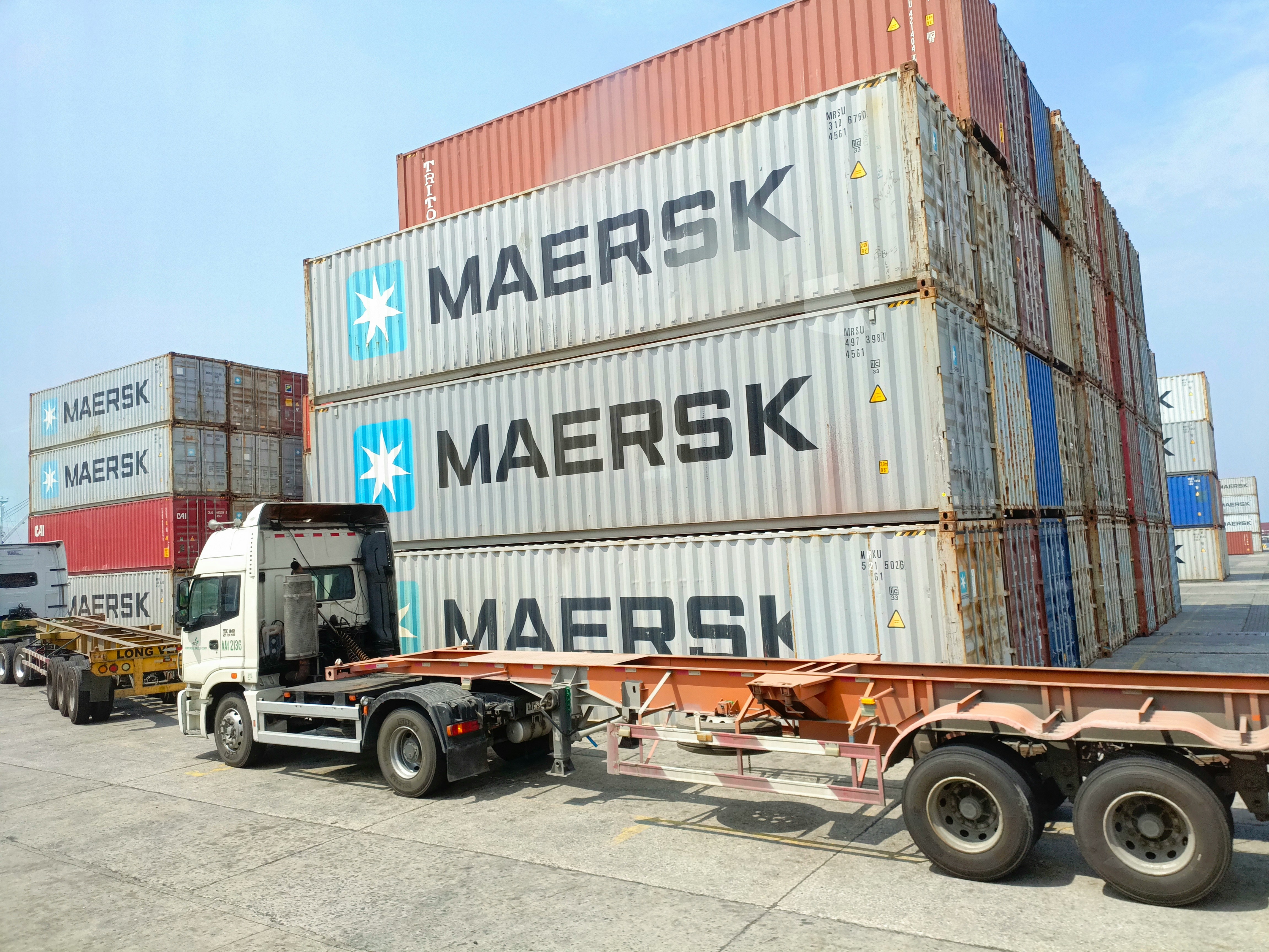 Conteneurs et transport de marchandises